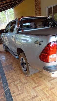 TOYOTA-HILUX-2.8 D-4D TURBO DIESEL CD SRV 4X4 AUTOMÁTICO TOYOTA-HILUX-2023