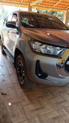 TOYOTA-HILUX-2023