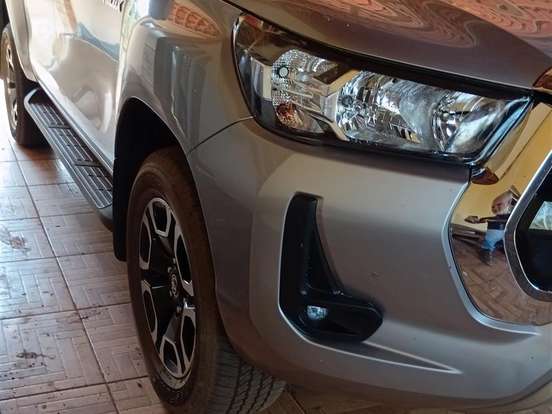 TOYOTA-HILUX-2.8 D-4D TURBO DIESEL CD SRV 4X4 AUTOMÁTICO TOYOTA-HILUX-2023