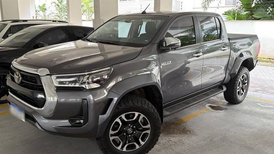 TOYOTA HILUX 2.8 D-4D TURBO DIESEL CD SRX PLUS 4X4 AUTOMÁTICO