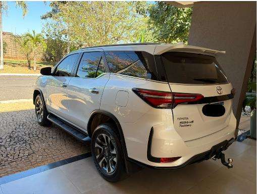TOYOTA-HILUX SW4-2025