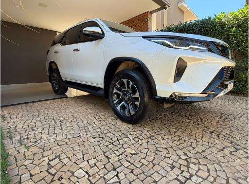 TOYOTA-HILUX SW4-2.8 D-4D TURBO DIESEL SRX PLATINUM 7L 4X4 AUTOMÁTICO TOYOTA-HILUX SW4-2025