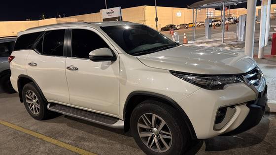 TOYOTA HILUX SW4 2.8 SRX 4X4 7 LUGARES 16V TURBO INTERCOOLER DIESEL 4P AUTOMÁTICO