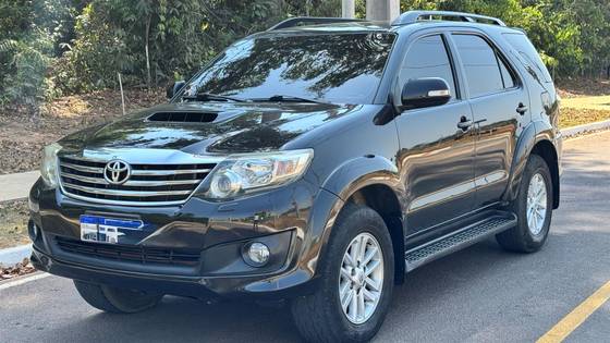 TOYOTA HILUX SW4 3.0 SRV 4X4 7 LUGARES 16V TURBO INTERCOOLER DIESEL 4P AUTOMÁTICO