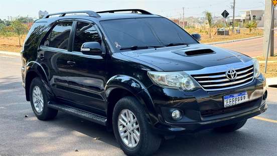 TOYOTA-HILUX SW4-2011