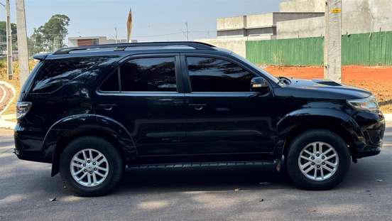 TOYOTA-HILUX SW4-2011