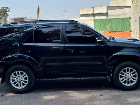 TOYOTA-HILUX SW4-3.0 SRV 4X4 7 LUGARES 16V TURBO INTERCOOLER DIESEL 4P AUTOMÁTICO TOYOTA-HILUX SW4-2011