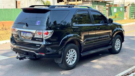 TOYOTA-HILUX SW4-2011