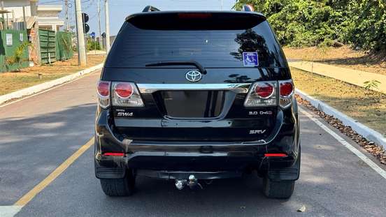 TOYOTA-HILUX SW4-2011