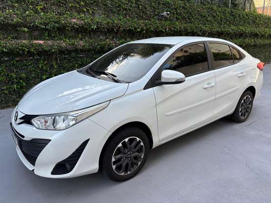 TOYOTA-YARIS-2021