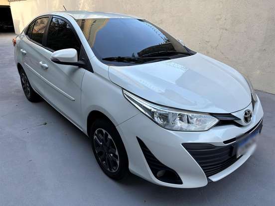 TOYOTA-YARIS-2021