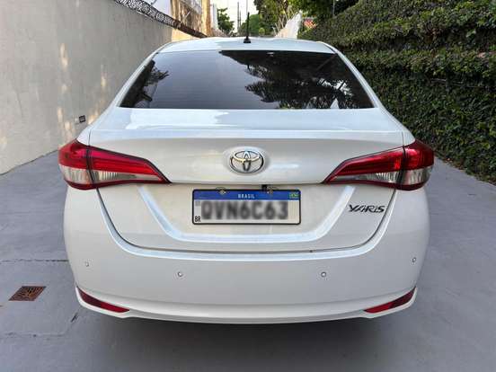 TOYOTA-YARIS-2021