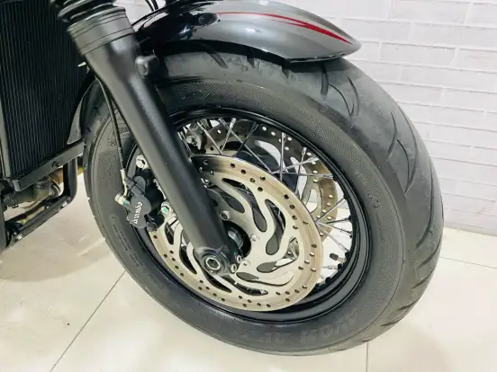 TRIUMPH-BONNEVILLE BOBBER 1200-2024
