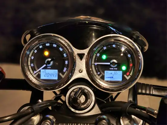 TRIUMPH-BONNEVILLE T120 BLACK 1200-2025