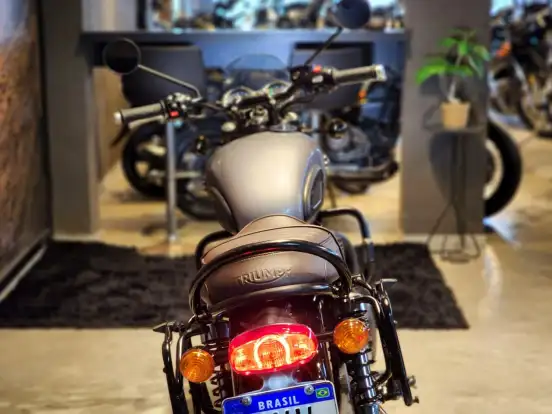 TRIUMPH-BONNEVILLE T120 BLACK 1200-2025