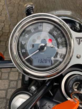 TRIUMPH-BONNEVILLE T100 900-2021