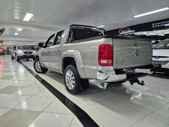 VOLKSWAGEN-AMAROK-2015