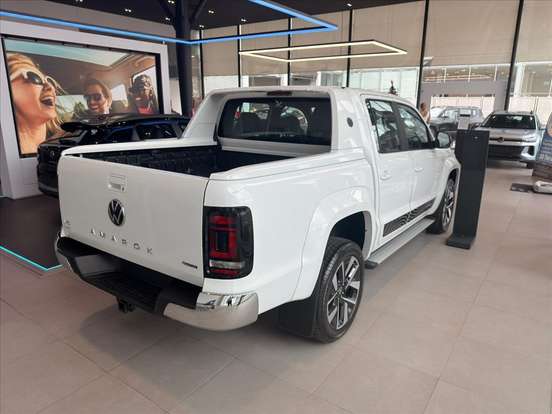 VOLKSWAGEN-AMAROK-2025