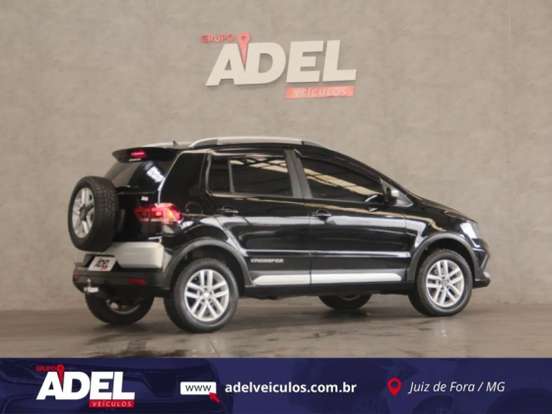 VOLKSWAGEN-CROSSFOX-2015