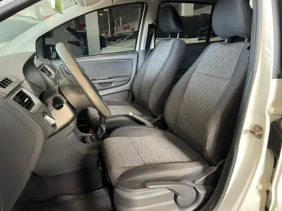 VOLKSWAGEN-FOX-1.0 MI 8V FLEX 4P MANUAL VOLKSWAGEN-FOX-2014