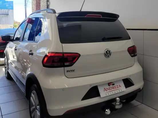 VOLKSWAGEN-FOX-1.0 MPI TRACK 12V FLEX 4P MANUAL VOLKSWAGEN-FOX-2017
