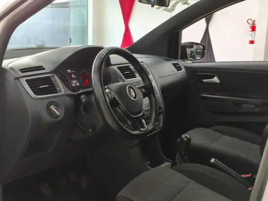 VOLKSWAGEN-FOX-2020