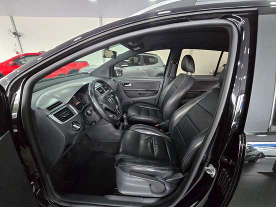 VOLKSWAGEN-FOX-2016