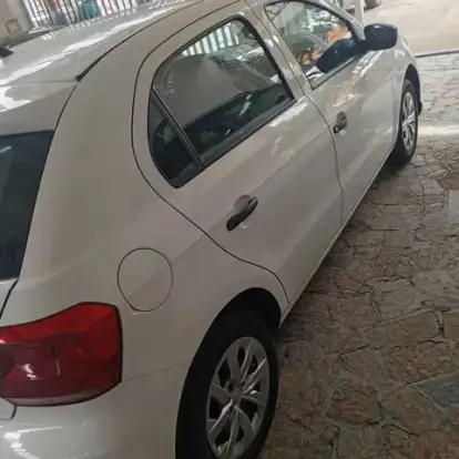 VOLKSWAGEN-GOL-2023
