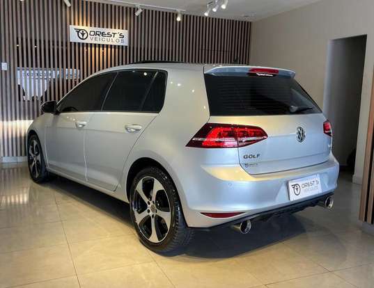 VOLKSWAGEN-GOLF-2017