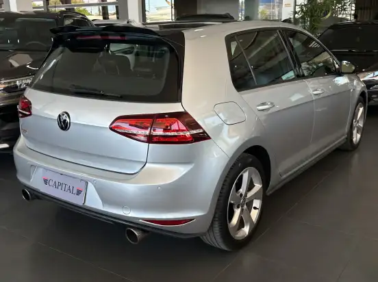 VOLKSWAGEN-GOLF-2017