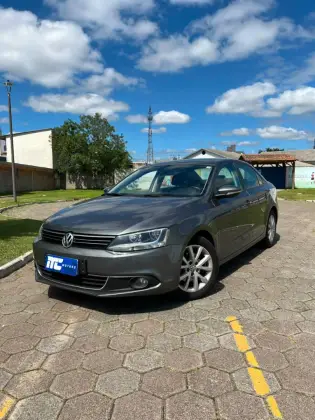 VOLKSWAGEN JETTA 2.0 COMFORTLINE FLEX 4P TIPTRONIC