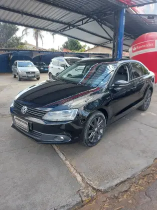 VOLKSWAGEN JETTA 2.0 COMFORTLINE FLEX 4P TIPTRONIC