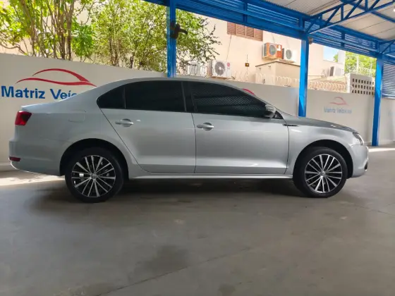 VOLKSWAGEN JETTA 2.0 TSI HIGHLINE 200CV GASOLINA 4P TIPTRONIC