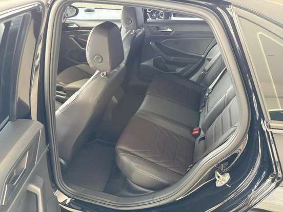 VOLKSWAGEN-JETTA-2023