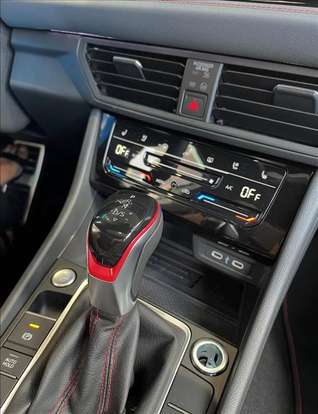 VOLKSWAGEN-JETTA-2025