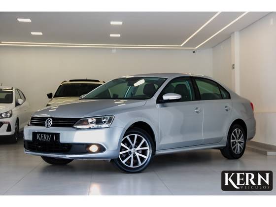 VOLKSWAGEN JETTA 2.0 COMFORTLINE FLEX 4P TIPTRONIC