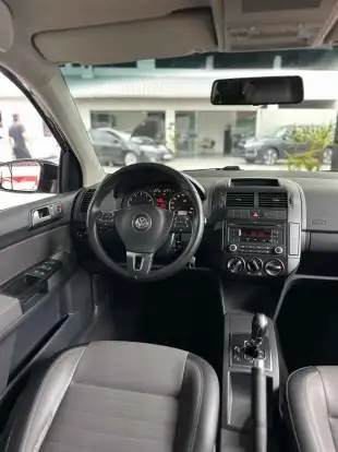 VOLKSWAGEN-POLO SEDAN-2014