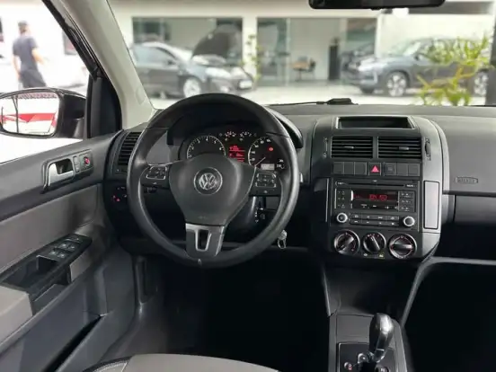 VOLKSWAGEN-POLO SEDAN-1.6 MI 8V FLEX 4P AUTOMATIZADO VOLKSWAGEN-POLO SEDAN-2014