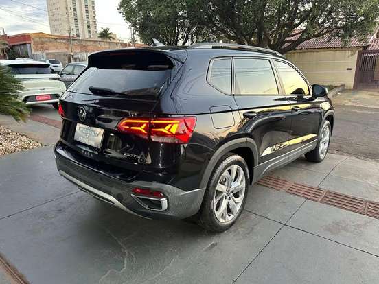VOLKSWAGEN-TAOS-2022