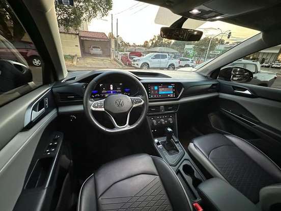 VOLKSWAGEN-TAOS-2022