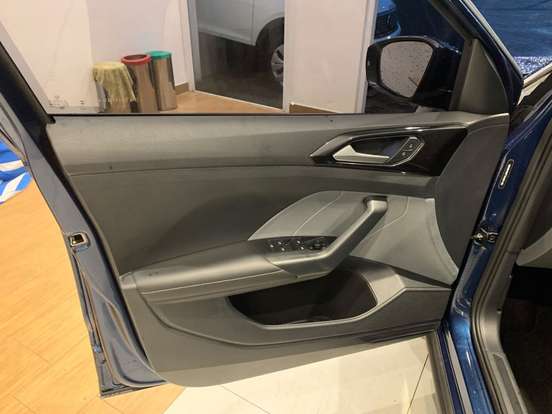 VOLKSWAGEN-T-CROSS-2024