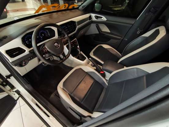 VOLKSWAGEN-T-CROSS-2020