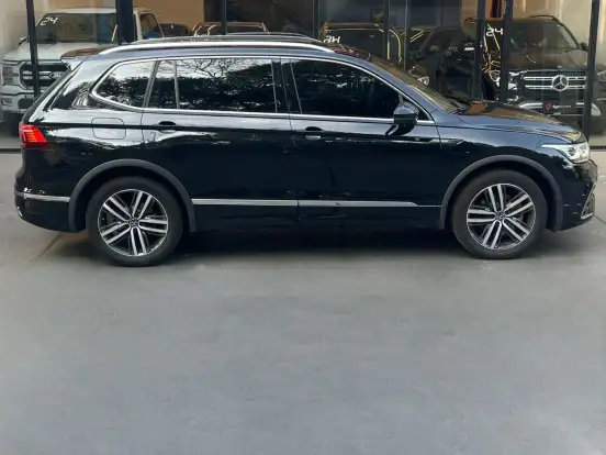 VOLKSWAGEN-TIGUAN-2.0 300 TSI GASOLINA ALLSPACE R-LINE AUTOMÁTICO VOLKSWAGEN-TIGUAN-2024