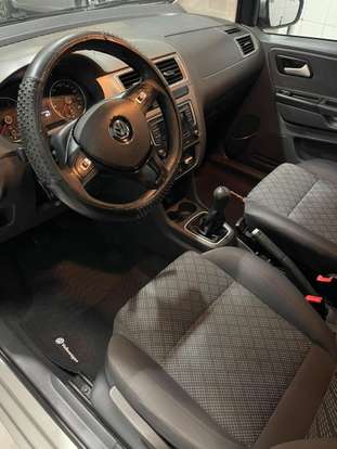 VOLKSWAGEN-FOX-2016