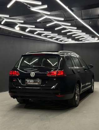 VOLKSWAGEN-GOLF-2015