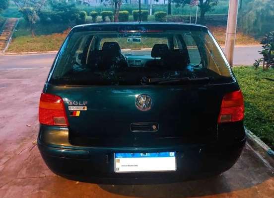 VOLKSWAGEN-GOLF-2001