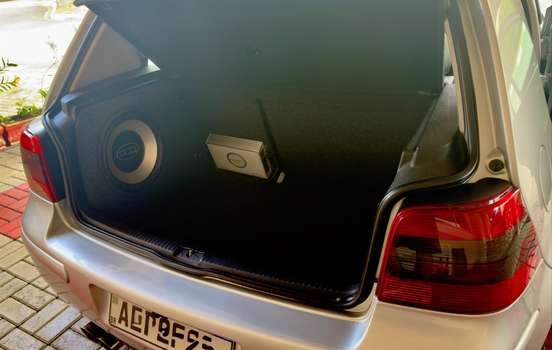VOLKSWAGEN-GOLF-2001