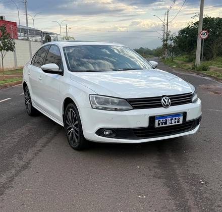 VOLKSWAGEN JETTA 2.0 COMFORTLINE FLEX 4P TIPTRONIC