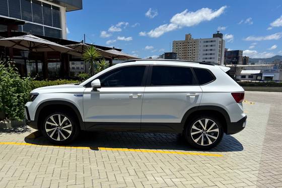 VOLKSWAGEN TAOS 1.4 250 TSI TOTAL FLEX COMFORTLINE AUTOMÁTICO