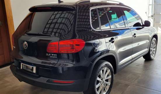 VOLKSWAGEN-TIGUAN-2011